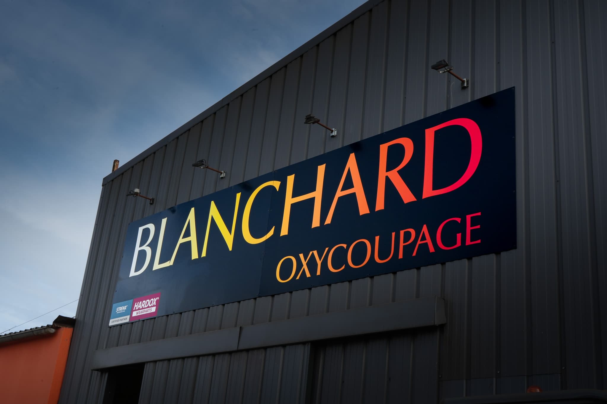 Façade de l’atelier Blanchard Oxycoupage à Sainte-Luce-sur-Loire